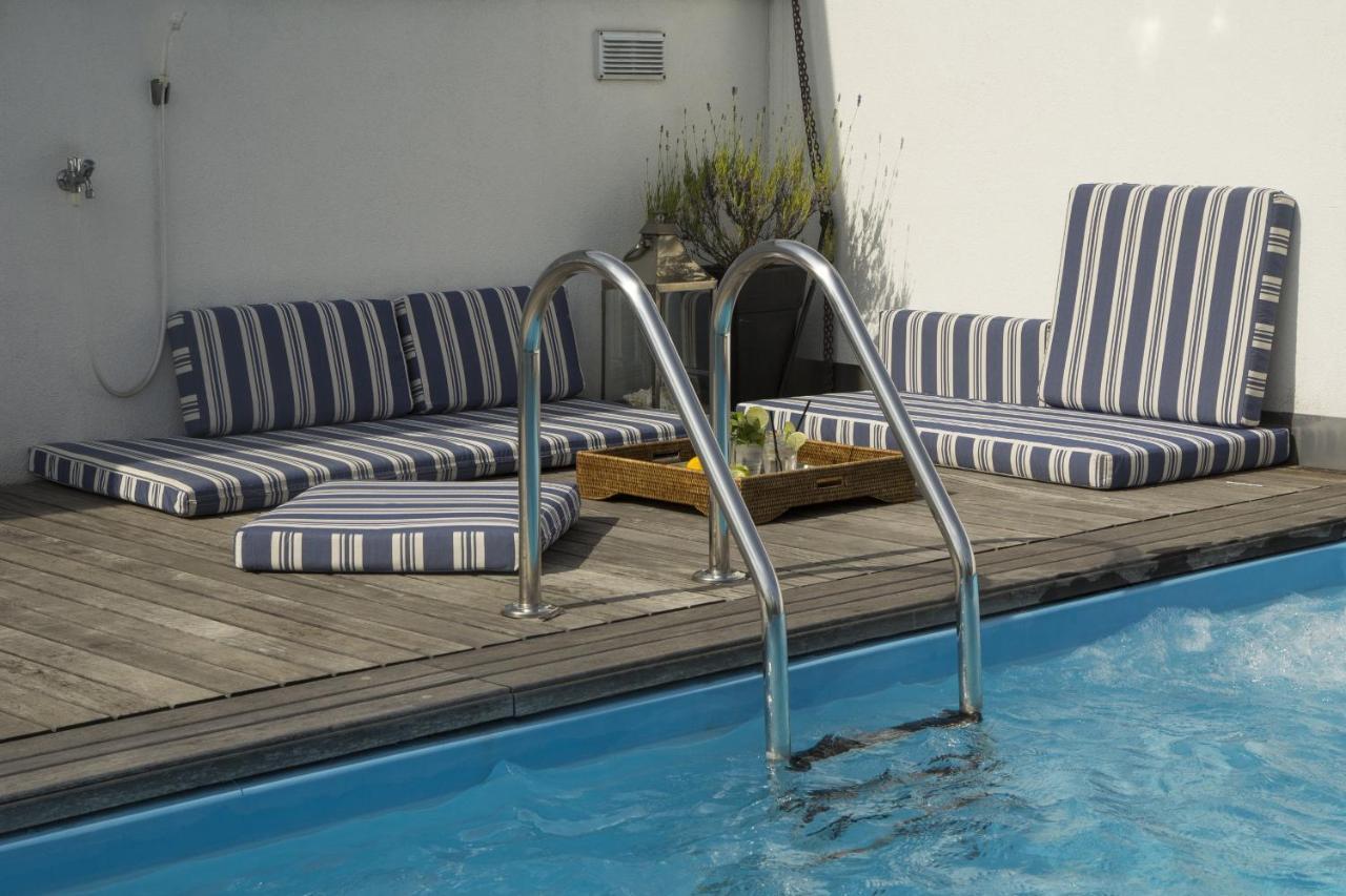 Pavi Apts - Private Rooftop Swimming Pool
