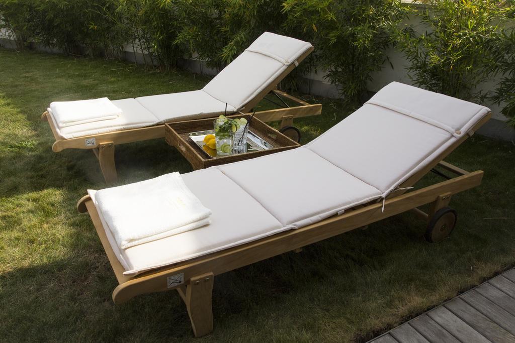 Pavi Apts - Private Rooftop Swimming Pool Apartment *