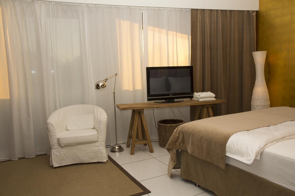 Pavi Apts - Private Rooftop Swimming Pool Apartment *