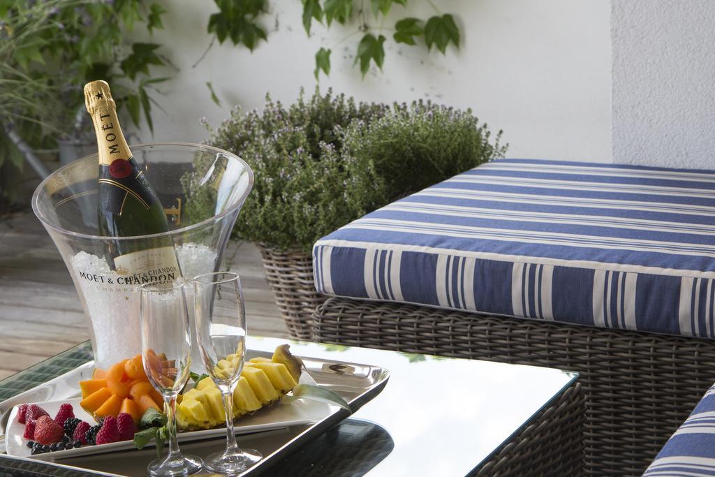 Pavi Apts - Private Rooftop Swimming Pool Apartment