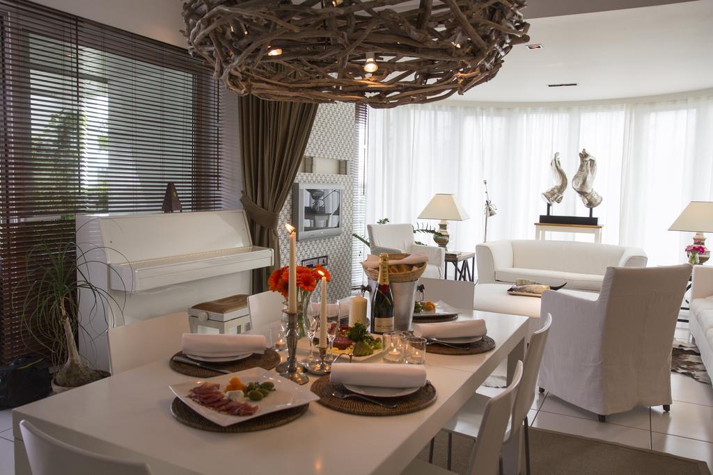 Pavi Apts - Private Rooftop Swimming Pool Apartment