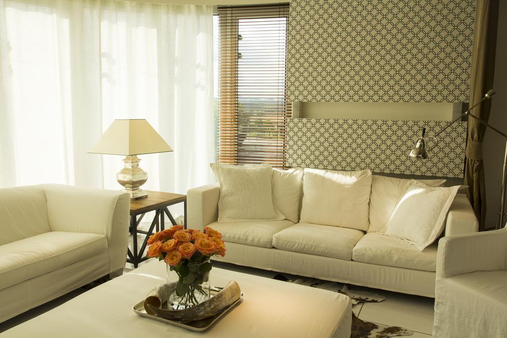 Pavi Apts - Private Rooftop Swimming Pool