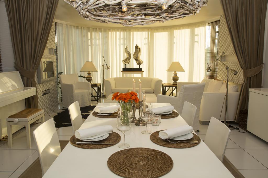 Pavi Apts - Private Rooftop Swimming Pool Apartment